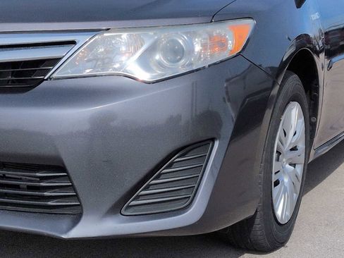 Used 2014 Toyota Camry LE image 11