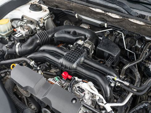 Used 2014 Subaru Legacy 2.5i Limited image 8