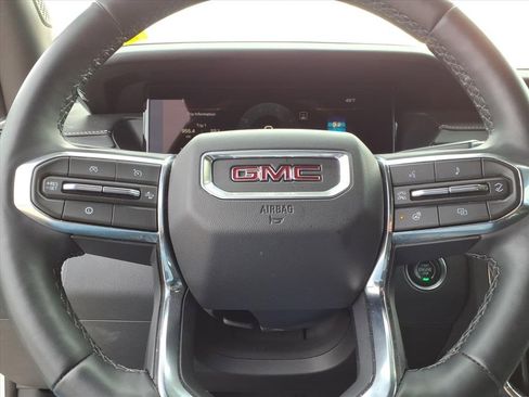 Used 2025 GMC Acadia Elevation image 18