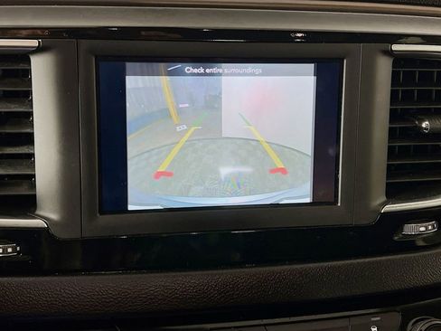 Used 2020 Chrysler Voyager LX image 13