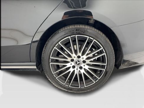 Used 2025 Mercedes-Benz C 300 Sedan image 11
