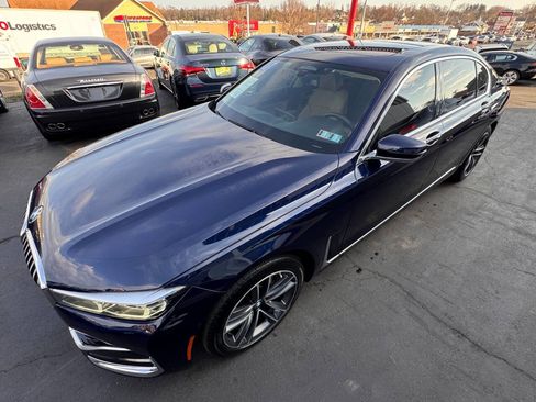 Used 2021 BMW 750i xDrive w/ Executive Package image 12