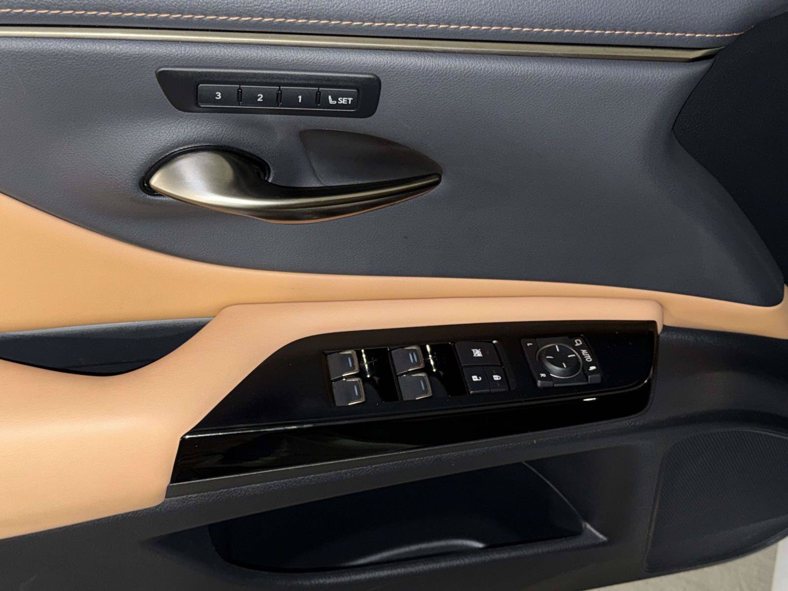 Certified 2022 Lexus ES 350 w/ Premium Package FWD image 20