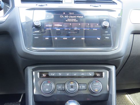 Used 2021 Volkswagen Tiguan SEL image 25