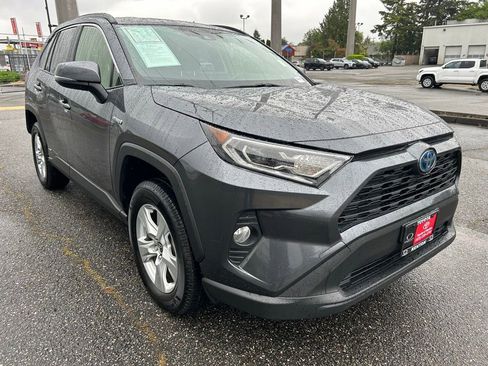 Certified 2021 Toyota RAV4 XLE w/ XLE Grade Weather Package AWD/4WD image 3