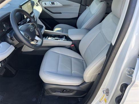New 2025 Ford Explorer Active w/ Active Comfort Package image 17