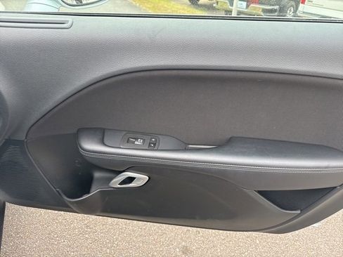 Used 2022 Dodge Challenger SXT image 28