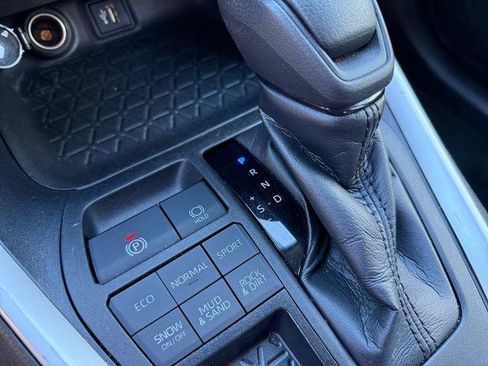Used 2023 Toyota RAV4 XLE AWD/4WD image 18