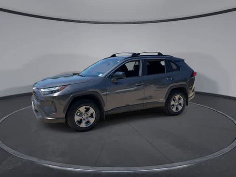 Used 2024 Toyota RAV4 LE AWD/4WD image 4