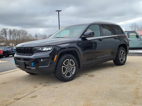 Used 2023 Jeep Grand Cherokee Trailhawk w/ Luxury Tech Group III image 2