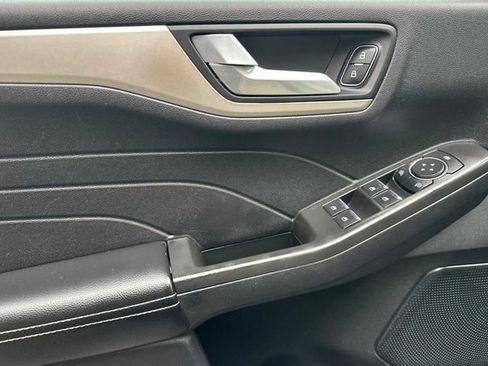 Used 2021 Ford Escape SE image 9