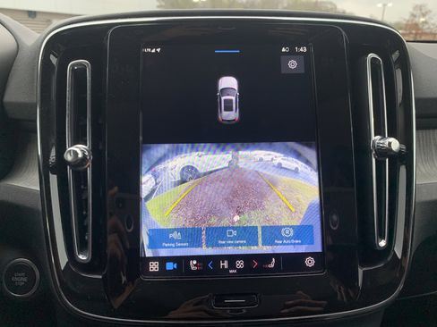 Used 2025 Volvo XC40 B5 Core image 24