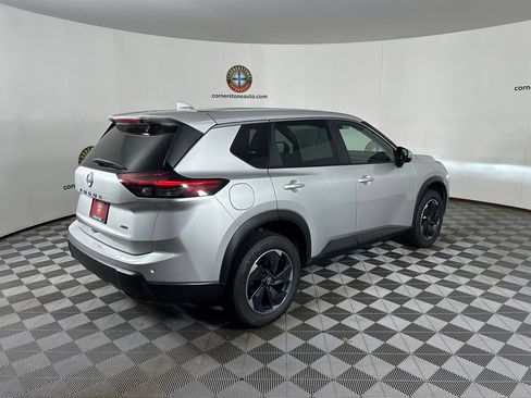 Used 2025 Nissan Rogue SV AWD/4WD image 16