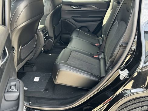 New 2025 Jeep Grand Cherokee Altitude image 20