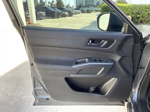 Used 2025 Nissan Pathfinder Rock Creek image 8