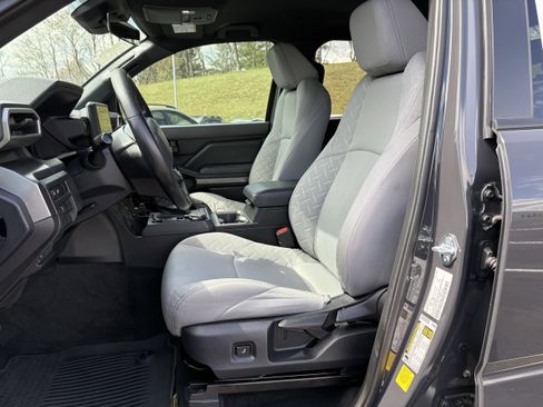 Used 2025 Toyota Tacoma SR5 image 25