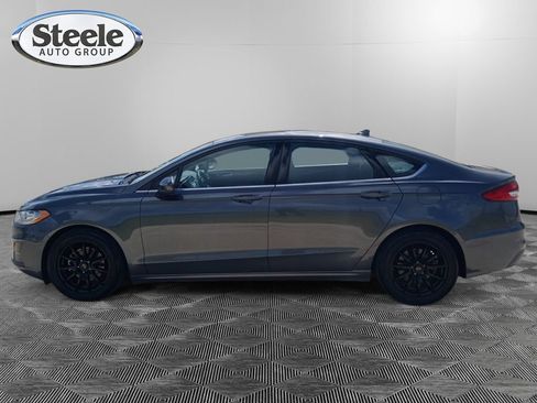 Used 2020 Ford Fusion SE FWD image 3