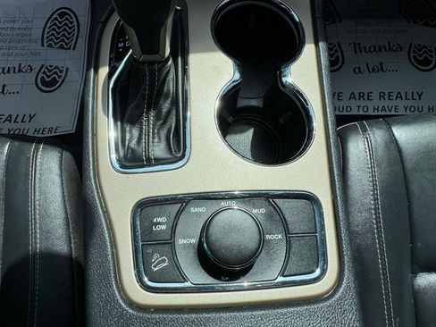 Used 2017 Jeep Grand Cherokee Limited image 35