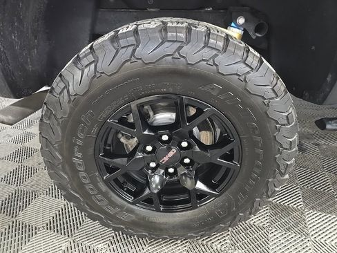 Used 2023 GMC Canyon AT4X image 14