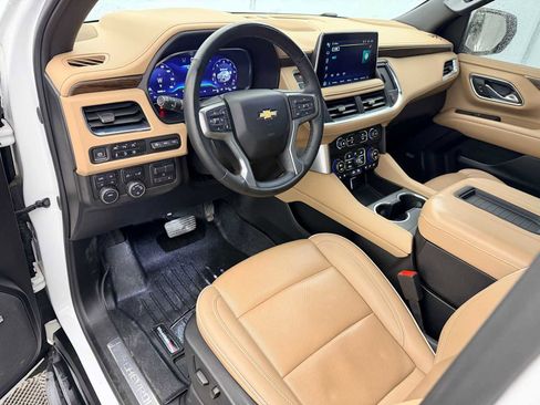 Used 2024 Chevrolet Suburban Premier image 2