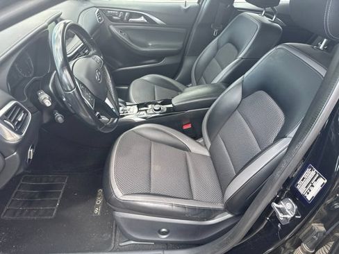 Used 2018 INFINITI QX30 AWD image 3