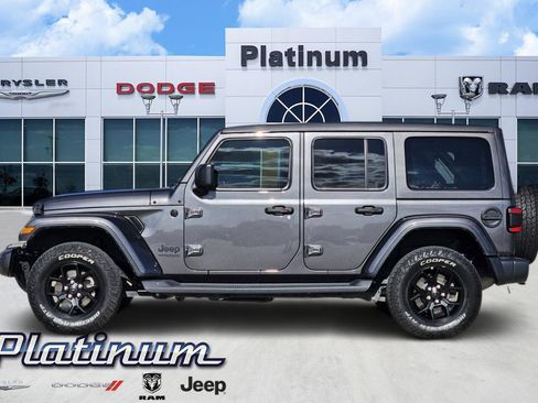 Used 2021 Jeep Wrangler Unlimited Sahara image 3