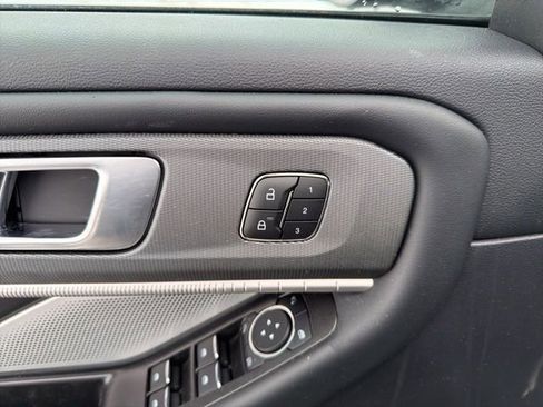 Used 2025 Ford Explorer ST image 23