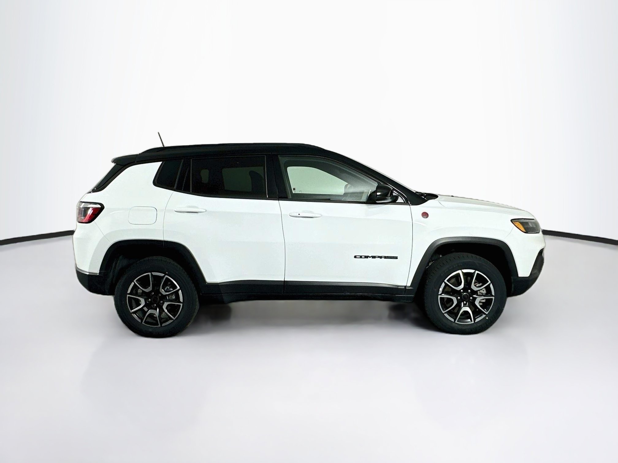 Used 2025 Jeep Compass Trailhawk AWD/4WD image 10