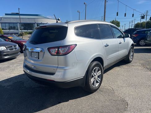 Used 2017 Chevrolet Traverse LT image 5