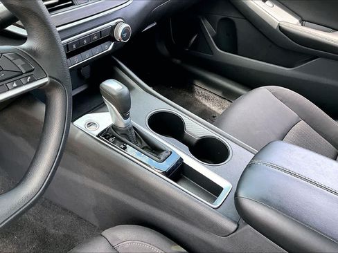 Used 2025 Nissan Altima 2.5 SV FWD image 15