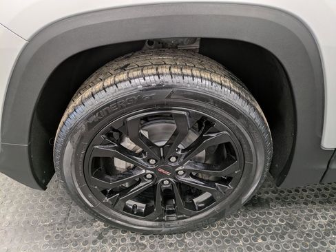 Used 2022 GMC Terrain SLE w/ Driver Convenience Package image 7