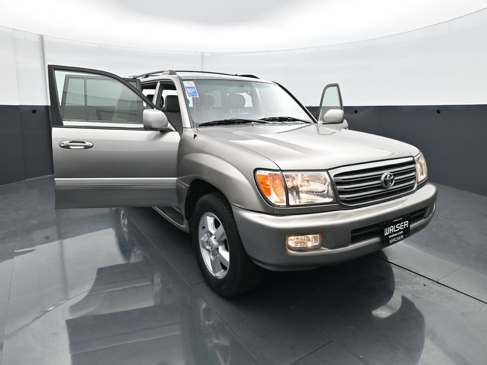 Used 2005 Toyota Land Cruiser AWD/4WD image 39