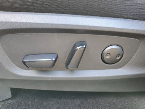 Used 2025 Nissan Pathfinder SV image 14