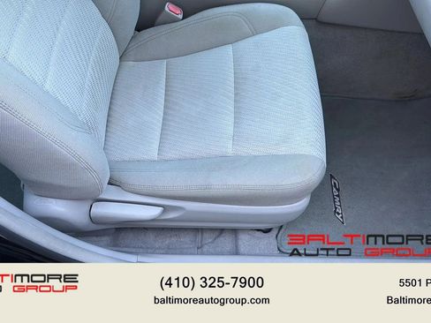 Used 2017 Toyota Camry LE FWD image 17