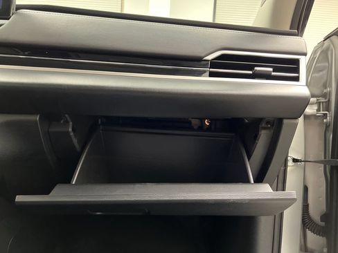 Used 2025 Mitsubishi Outlander SE FWD image 34