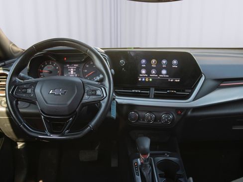 Used 2024 Chevrolet Trax RS image 3