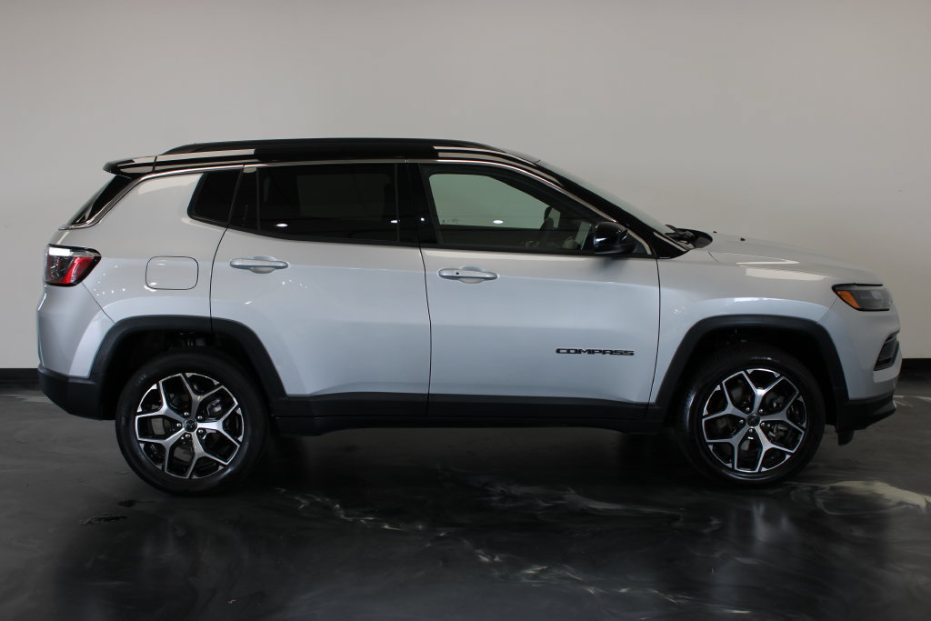 Used 2025 Jeep Compass Limited AWD/4WD image 22