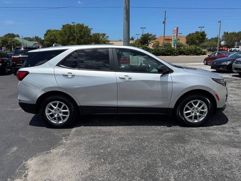 Used 2022 Chevrolet Equinox LS w/ LS Convenience Package AWD/4WD image 9