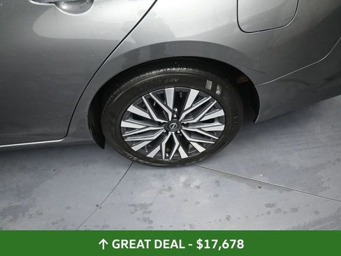 Used 2024 Nissan Altima 2.5 SV image 18