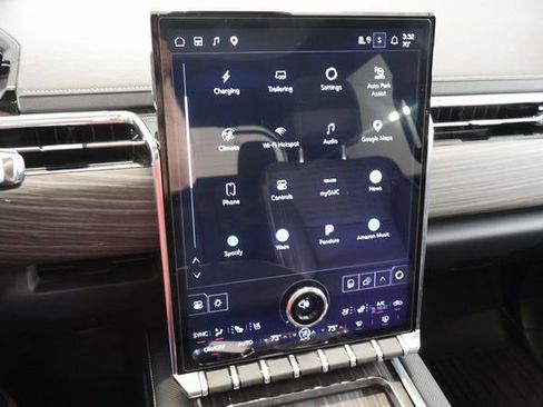 Used 2024 GMC Sierra EV Denali AWD/4WD image 22