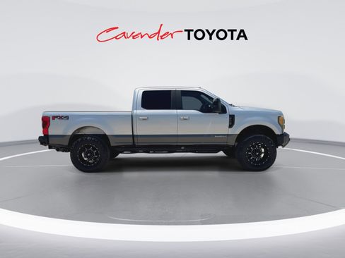 Used 2017 Ford F250 Lariat w/ Lariat Ultimate Package AWD/4WD image 9