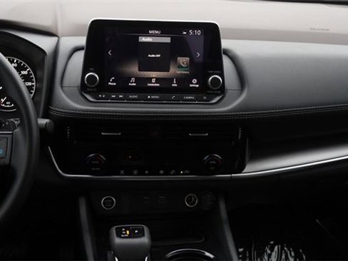 Used 2022 Nissan Rogue SV image 16