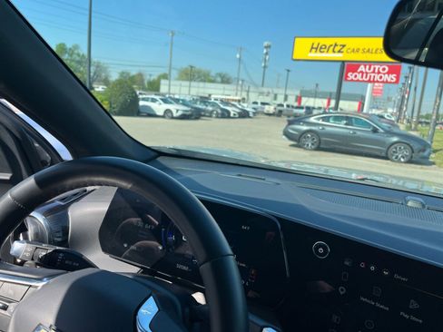 Used 2025 Chevrolet Equinox LT image 35