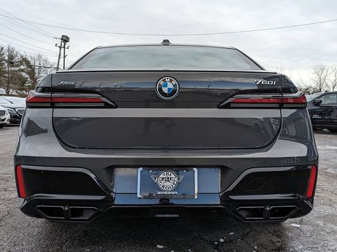 Used 2023 BMW 760i xDrive AWD/4WD image 9