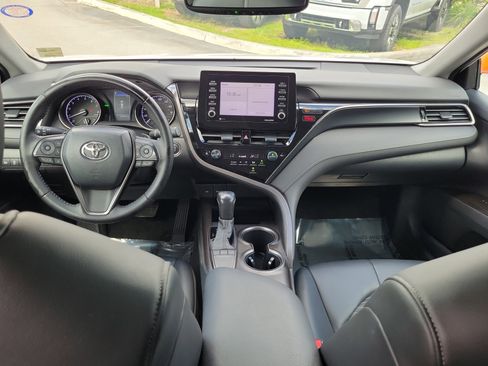 Used 2022 Toyota Camry SE w/ Convenience Package FWD image 16