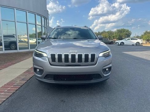 Used 2019 Jeep Cherokee Latitude w/ Popular Appearance Group FWD image 2