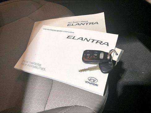Used 2017 Hyundai Elantra SE FWD image 11