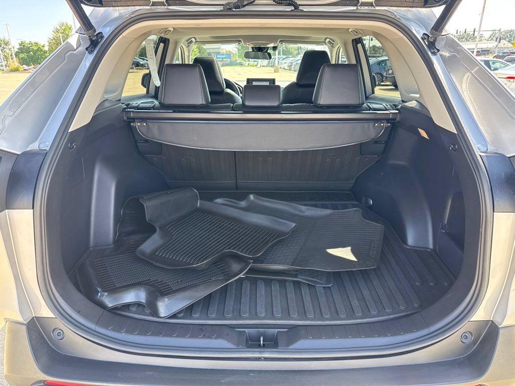 Used 2019 Toyota RAV4 XLE Premium AWD/4WD image 20