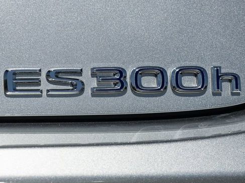 Used 2022 Lexus ES 300h w/ Premium Package image 5