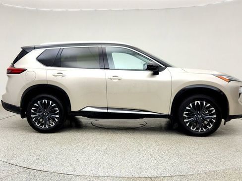 Used 2025 Nissan Rogue Platinum w/ Platinum Premium Package AWD/4WD image 4